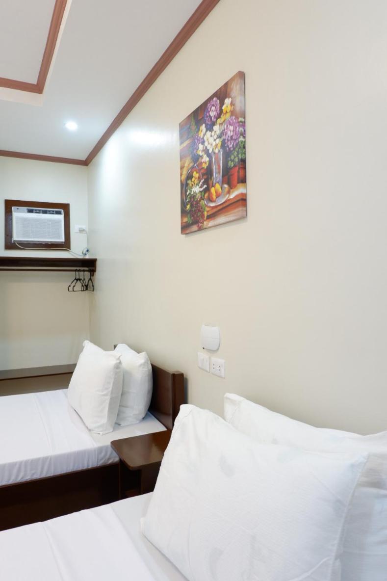 Jun'S Inn Oslob Extérieur photo